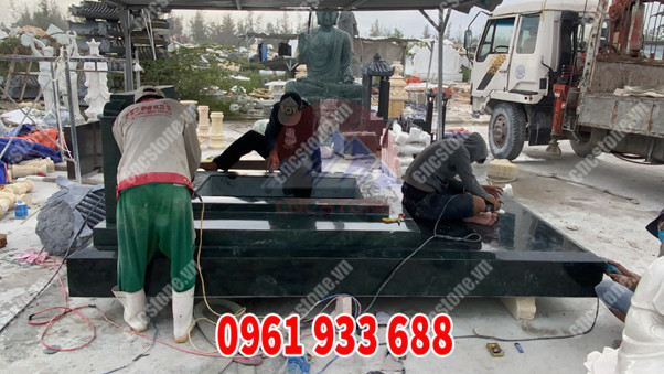 Mộ Đá Xanh Ngọc Ấn Độ sản xuất tại xưởng chuẩn bị lắp đặt tại Thái Nguyên