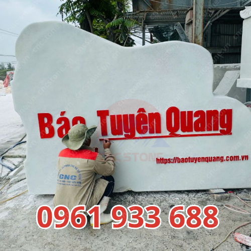 M07 Bảng hiệu đá
